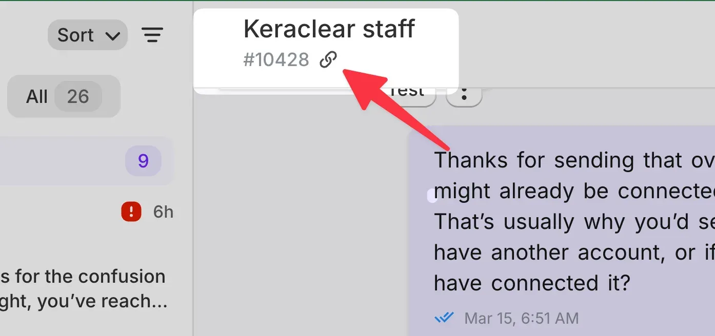 An arrow pointing at the link icon next to a conversation’s number, which copies a clean link